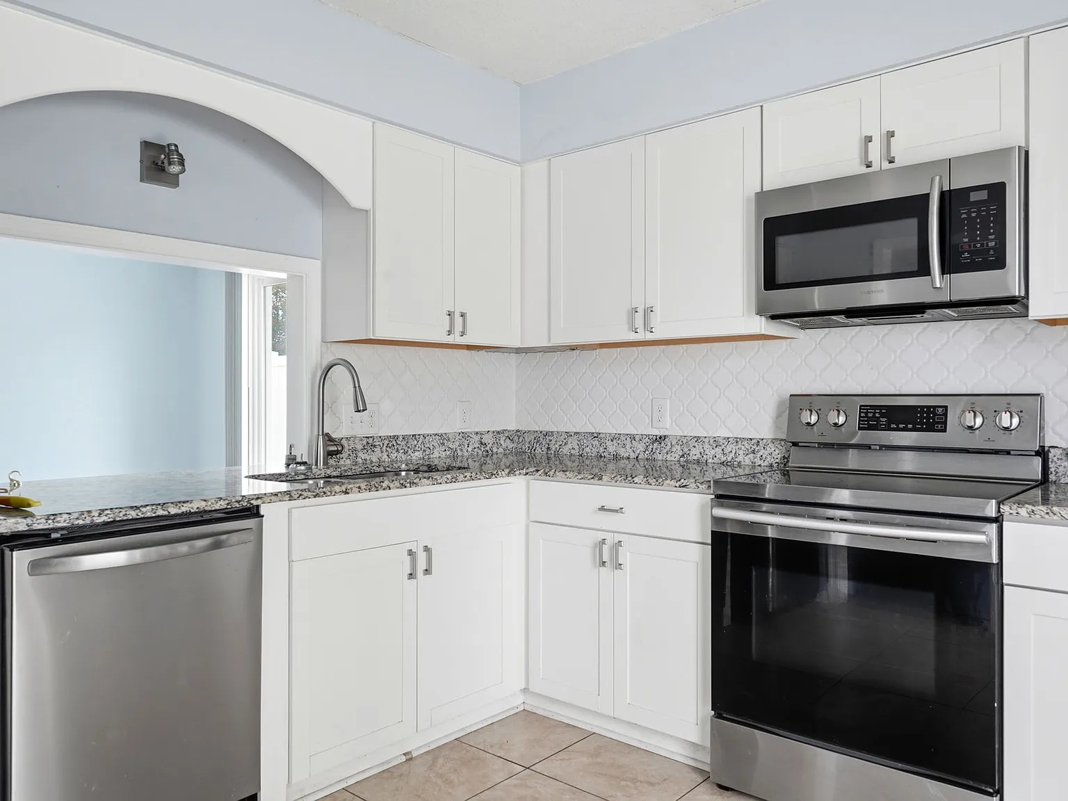 2 bed, 1100 sqft, $1,800 — Photo 2