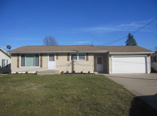 310 Sherwood Park Rd, Washington, IL 61571