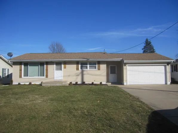 310 Sherwood Park Rd, Washington, IL 61571