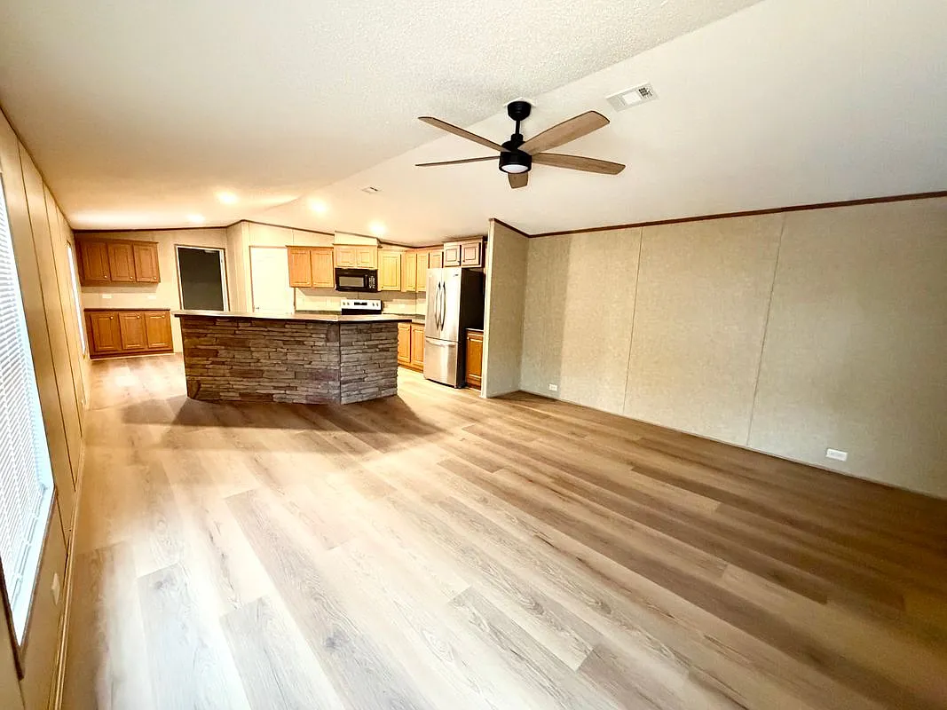 3 bed, 2.0 bath, 1280 sqft, $1,500 — Photo 2