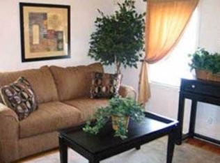 102 Juniper Ln, Dundalk, MD 21222