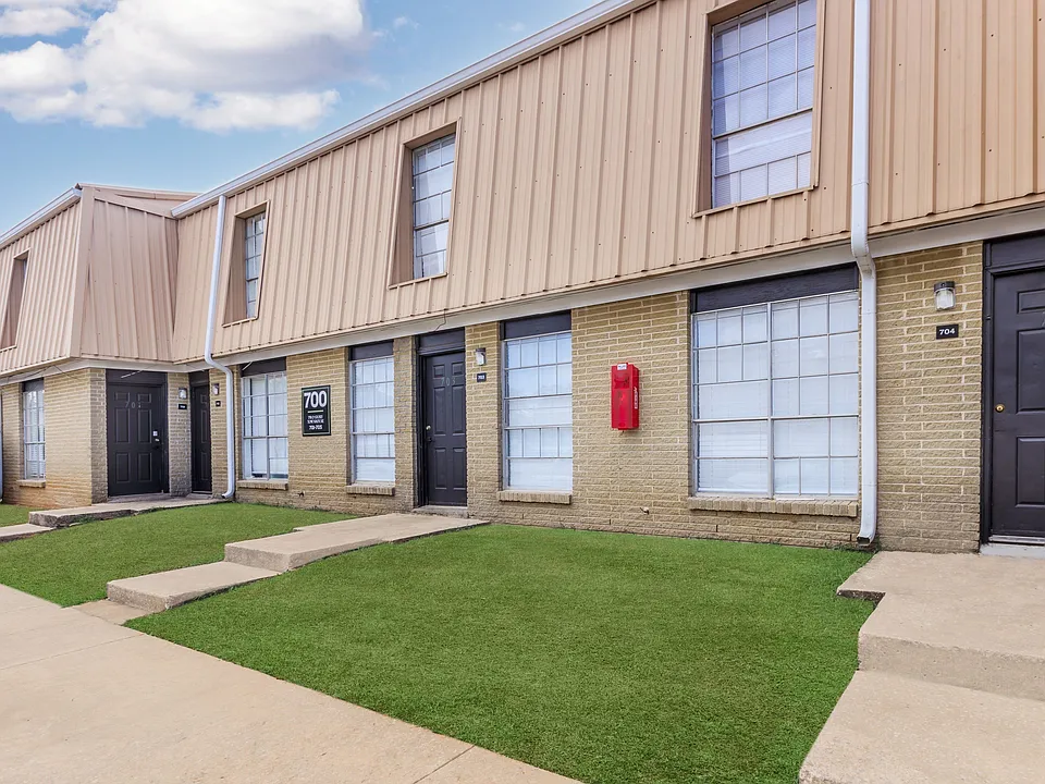 Raintree Village Apartments