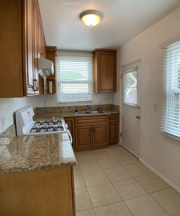 1st image of 112 1/2 N 1st St