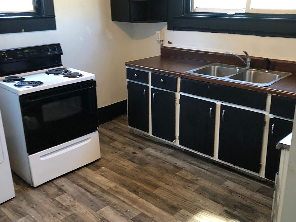 2nd image of 109 S 9th St