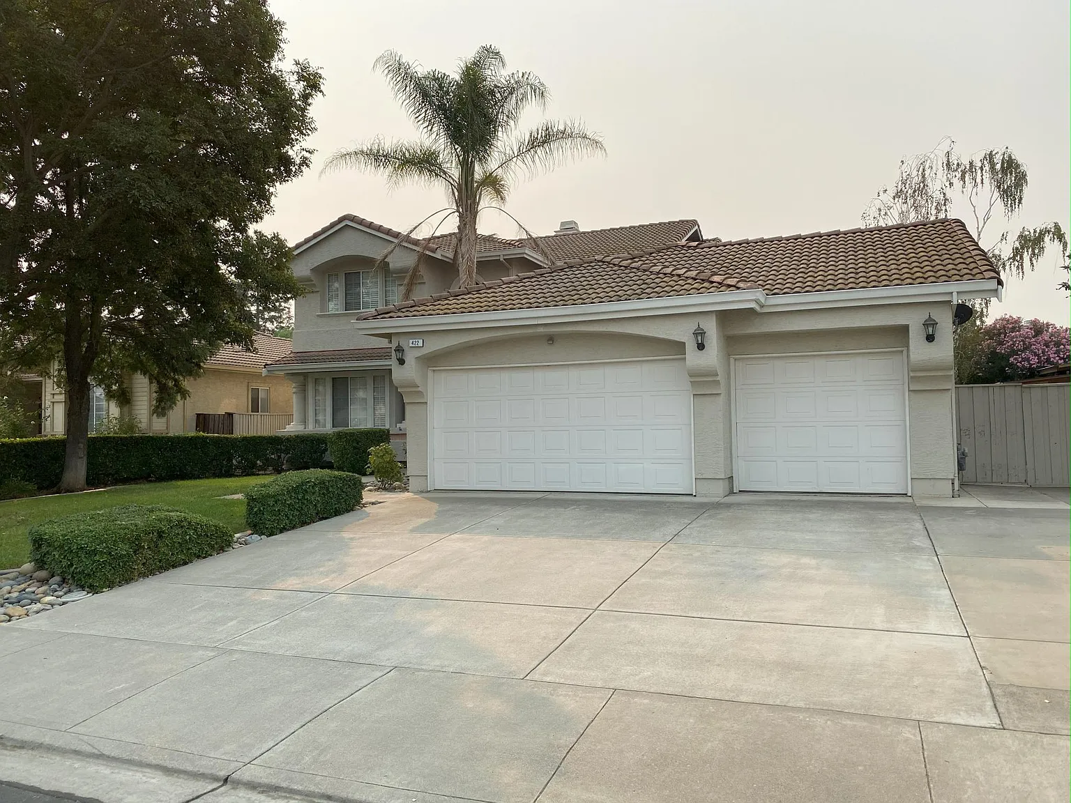 5 bed, 2811 sqft, $3,895 — Photo 2