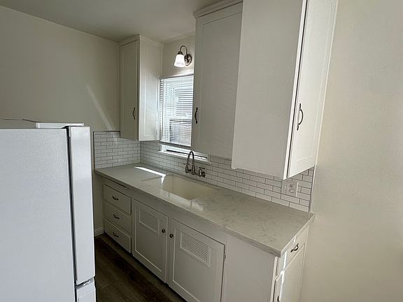 5th image of 26 61st Pl APT A