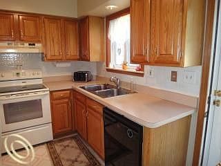 3rd image of 210 Astor Blvd