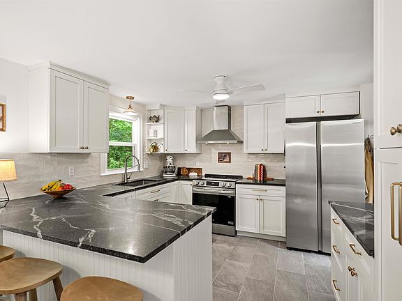 5th image of 20 Hawkview Road