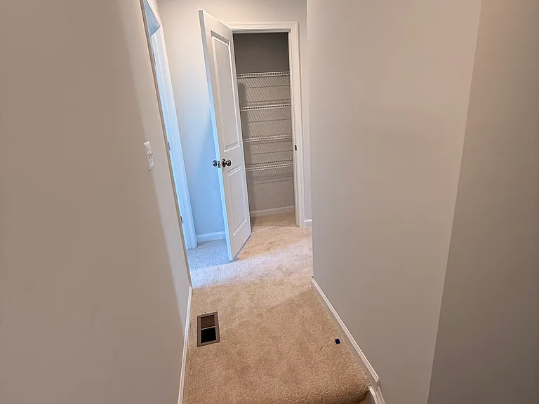 121 Oldfield Dr — Photo 18
