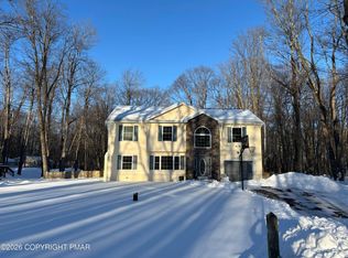 3222 Beech Ridge Dr, Pocono Summit, PA 18346