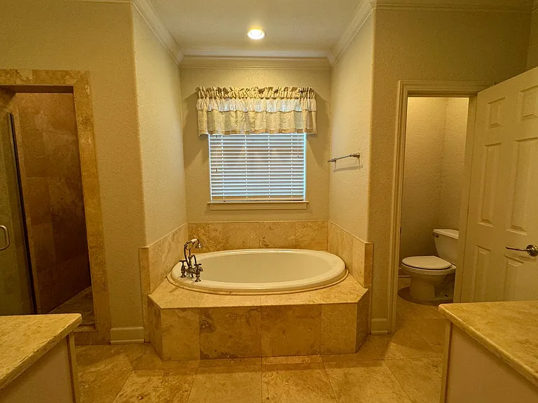 241 Inverrary Dr — Photo 21