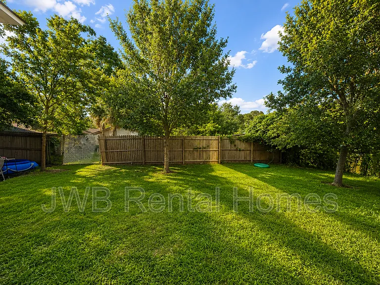 1282 Lake Shore Blvd — Photo 10