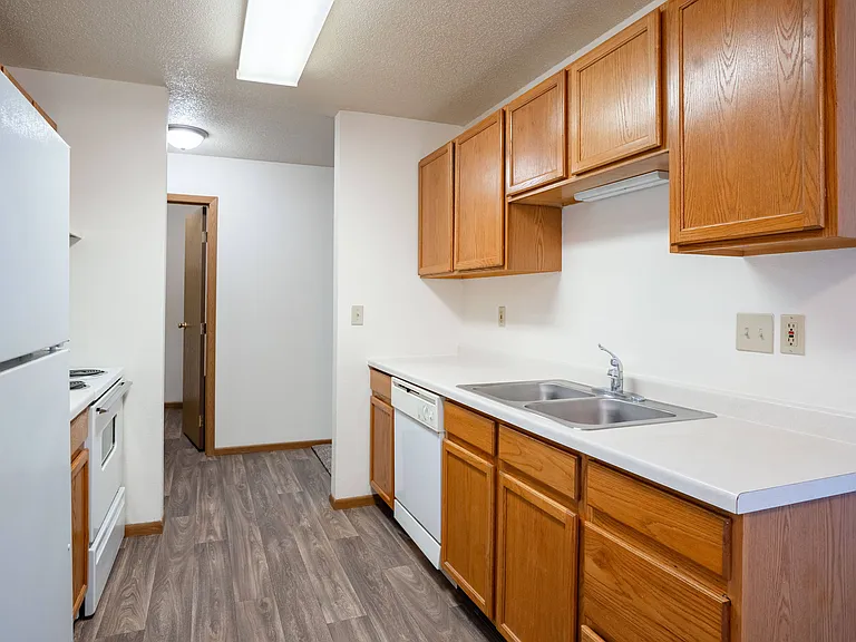 Fargo, ND Country Edge Apartments | 21C | Kitchen