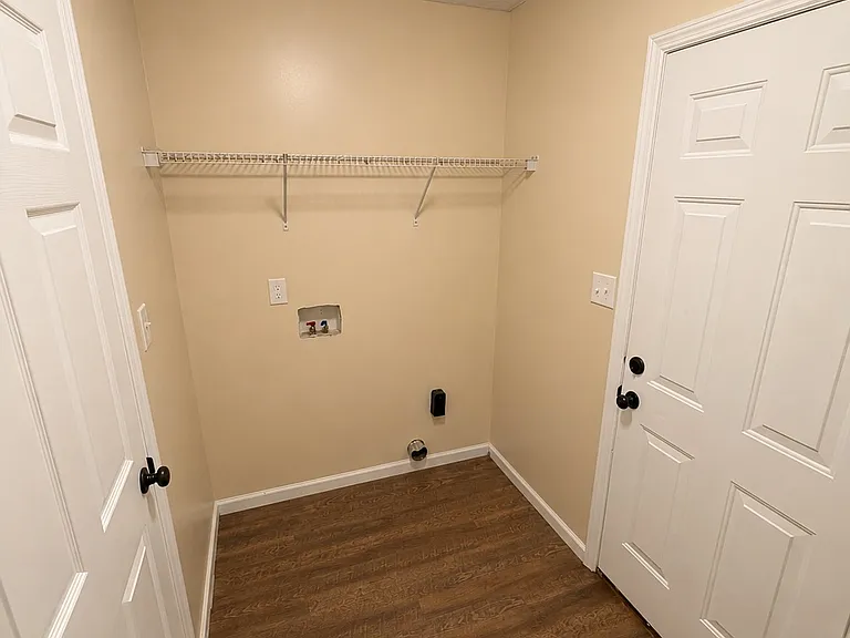 220 Hayden Ave — Photo 10
