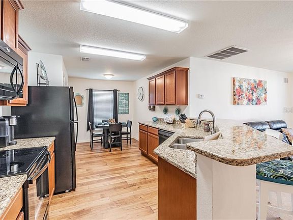 3rd image of 1001 Woodlark Dr