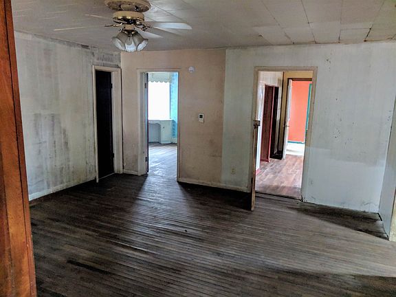 3rd image of 115 E North St