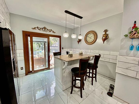 3rd image of 12 Noah Ct