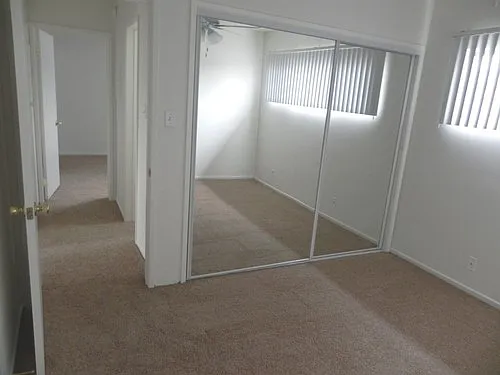 Flamingo Apartments — Photo 21