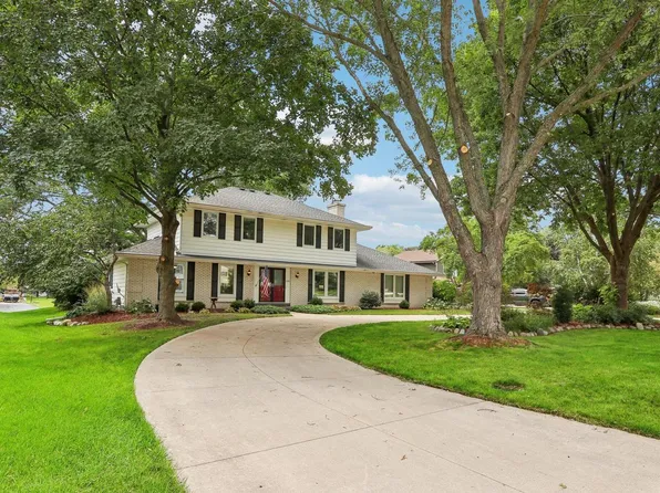 1085 Greenridge TERRACE, Brookfield, WI 53045