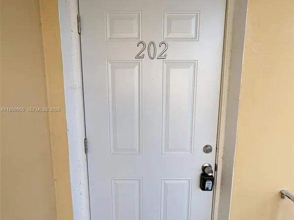 7360 SW 82nd St APT E202, Miami, FL 33143