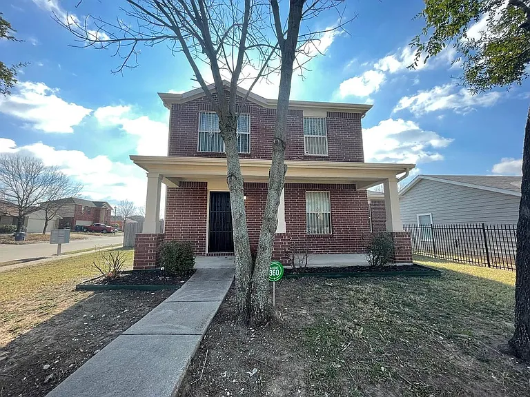 846 Trinity Ln — Photo 1
