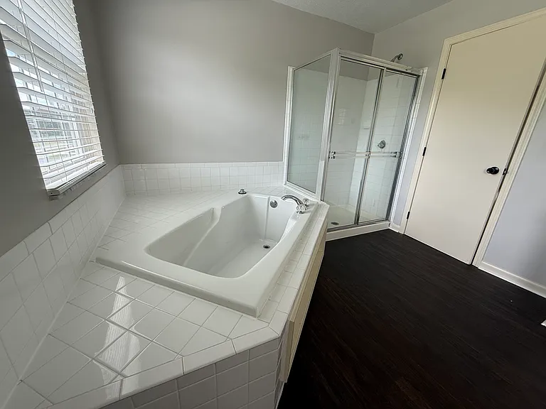 5990 Rings Rd — Photo 29