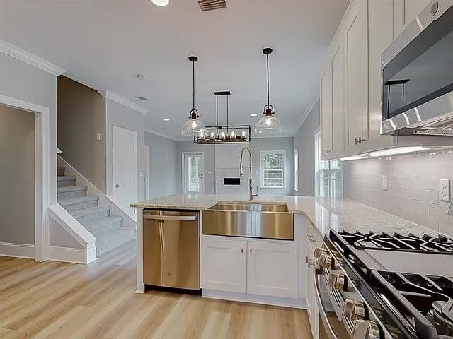 212 Cottage Ct — Photo 4