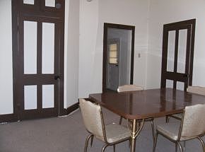 4th image of 305 S Washington St