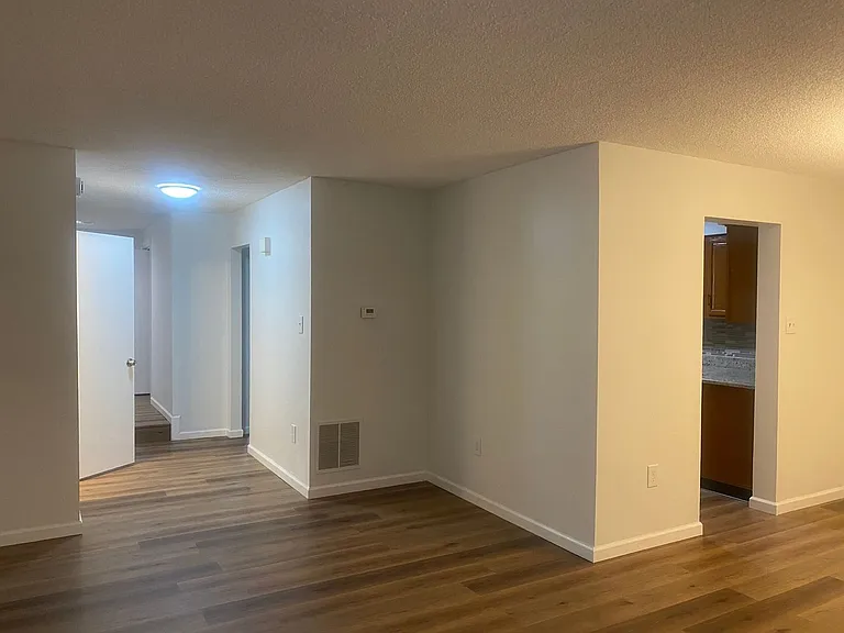 138 Hampshire Dr — Photo 13