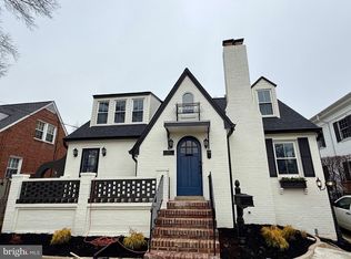 1607 N Glebe Rd, Arlington, VA 22207