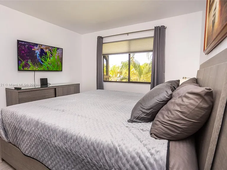 500 N Francisco St #234 — Photo 3