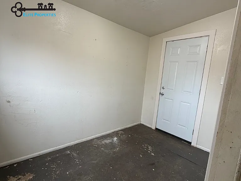 1205 S Market St — Photo 9