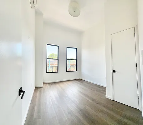 Rented by EastMount Realty LLC | media 3