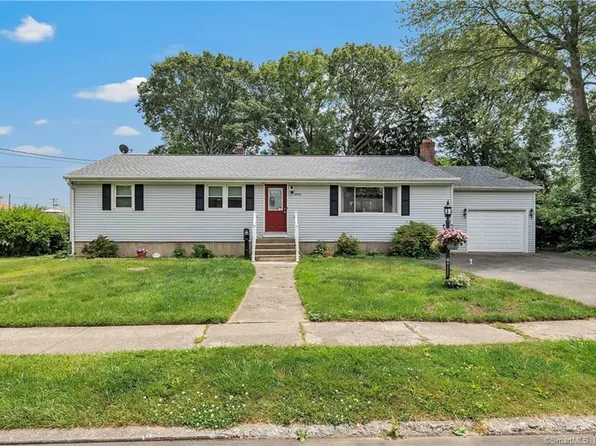 15 Albert St, Milford, CT 06460