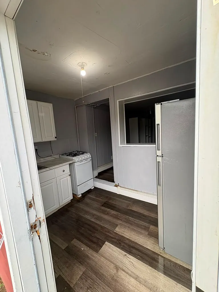 Studio, $750 — Photo 2
