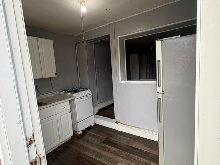 377 E Broadway #8 — Photo 3