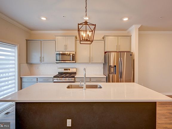 3rd image of 5059 Silver Oak Dr