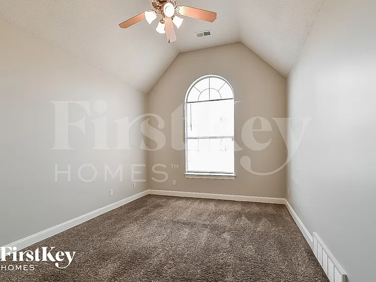 8682 Valmont Cir — Photo 8