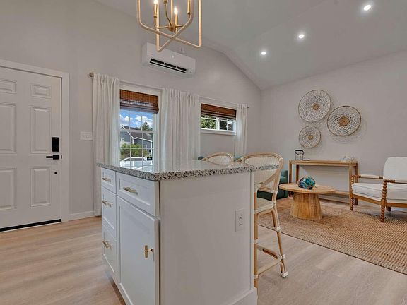 5th image of 12 Pine Avenue