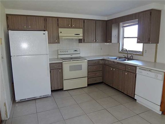 2nd image of 3911 Cherrywood Dr