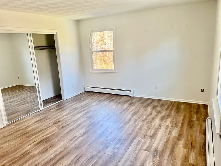 94 W Hurley Rd #4 — Photo 12