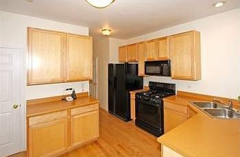4th image of 168 Southwicke Dr