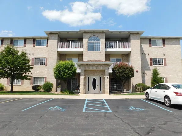 2001 W 75th Pl Unit 28, Merrillville, IN 46410