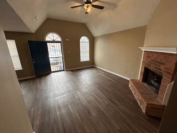 2nd image of 5514 Emerald Hills Dr