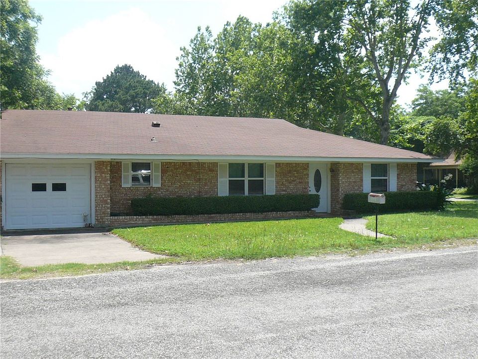 1st image of 802 NE 9th St