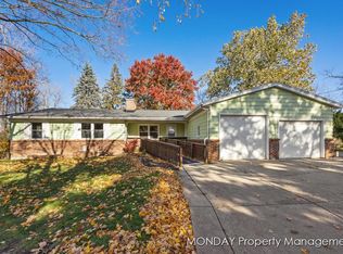 945-947 Lancashire Dr SE, Grand Rapids, MI 49508