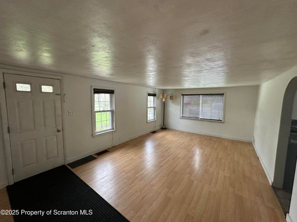 4 E Lemon Rd, Tunkhannock, PA 18657