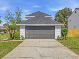801 Forest Cove Ct, Mary Esther, FL 32569