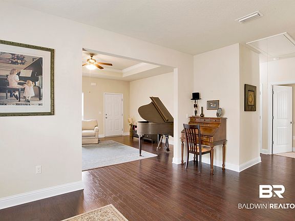 5th image of 23895 Devonfield Ln