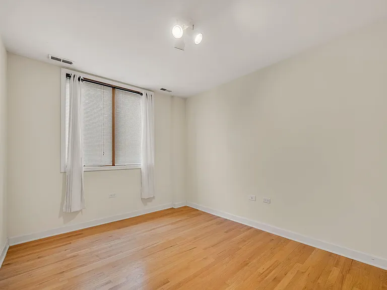 2064 N California Ave #203 — Photo 13